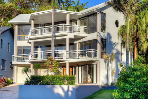 BEACHSIDE MANOR Walk To The Beach - Timeshare Accommodation 4