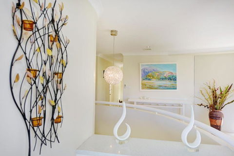 BEACHSIDE MANOR Walk To The Beach - Timeshare Accommodation 1