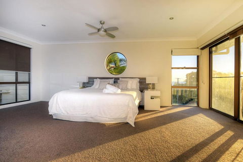 BEACHSIDE MANOR Walk To The Beach - Timeshare Accommodation 6
