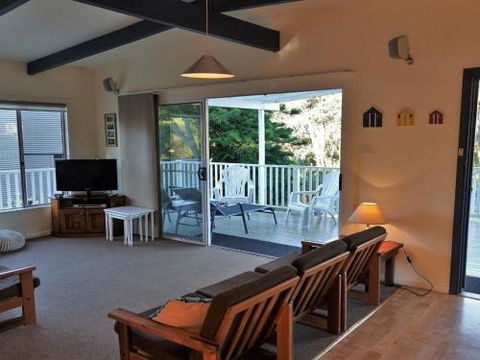 Wonky Pine Beach House NARRWALLEE 4 Bedroom - Timeshare Accommodation 3