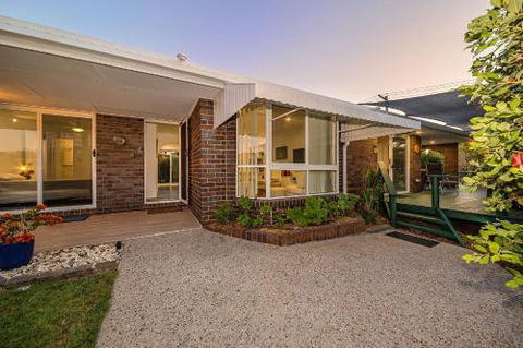 Woorim Secluded Palms Cottage - Timeshare Accommodation 1