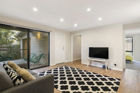 Summer Breeze Free Wifi & Netflix Inlet Side Central Location - Timeshare Accommodation 3