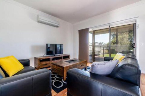 SURFSIDE LAKEVIEWS FREE WIFI - Timeshare Accommodation 5