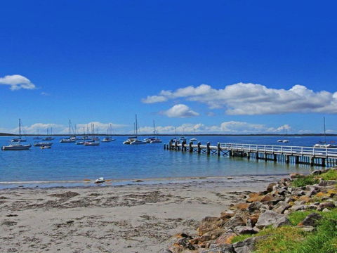 Crystal Blue Views Across The Bay - Timeshare Accommodation 3