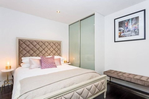 Penthouse At Graffiti Laneways & Top Restaurants - Timeshare Accommodation 2