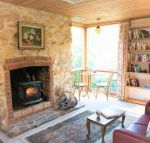 Adelaide Hills Camellia Cottage WiFi - Timeshare Accommodation