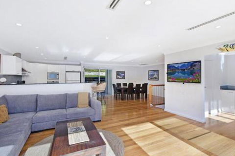 Luxurious Lake Front Long Jetty - Timeshare Accommodation 3