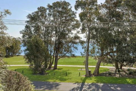 Luxurious Lake Front Long Jetty - Timeshare Accommodation 4