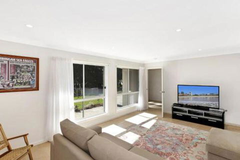 Luxurious Lake Front Long Jetty - Timeshare Accommodation 6