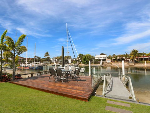 WATERFRONT HOME BORDERING MOOLOOLABA - Timeshare Accommodation 6