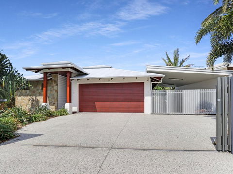 WATERFRONT HOME BORDERING MOOLOOLABA - Timeshare Accommodation 2