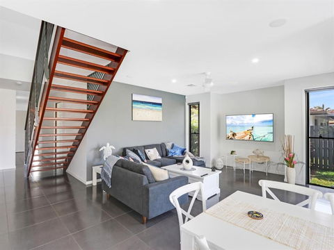 WATERFRONT HOME BORDERING MOOLOOLABA - Timeshare Accommodation 5