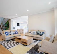 Lux Style 4BR Townhouseashwood - Timeshare Accommodation
