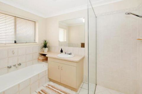 Hook Wine & Sinker Hervey Bay - Timeshare Accommodation 6