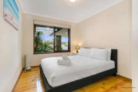 Family Getaway Walk To Bay Beach - Timeshare Accommodation 6