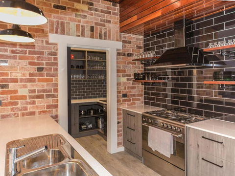 Luxury On Lewis 6 Lewis Road - Timeshare Accommodation 5