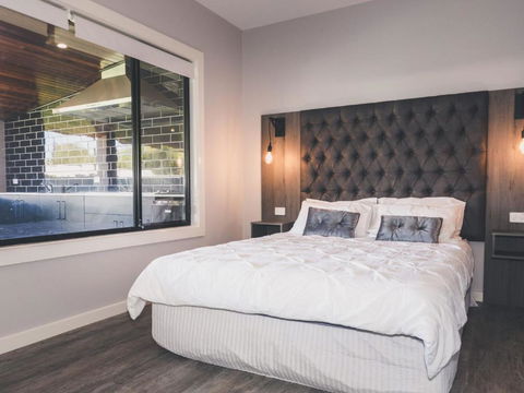 Luxury On Lewis 6 Lewis Road - Timeshare Accommodation 4