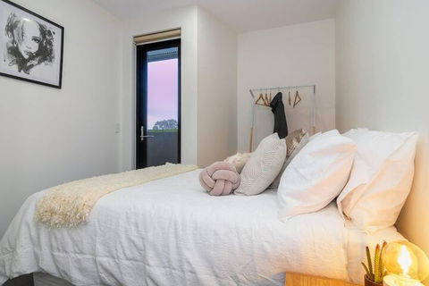 Canopy At 44 Minutes From The CBD Train & Cafes Wifi Nespresso Amenities - Timeshare Accommodation 3