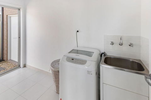 Captains Hideaway Jetty Berth & Pet Friendly - Timeshare Accommodation 5