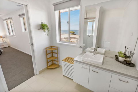 Captains Hideaway Jetty Berth & Pet Friendly - Timeshare Accommodation 2