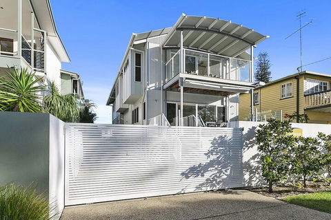 Stunning River House 51 Hilton Esplanade - Timeshare Accommodation 1