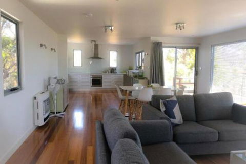 BAY Of FIRES BEACH SHACK Ocean Views From A Modern Beachhouse - Timeshare Accommodation 2