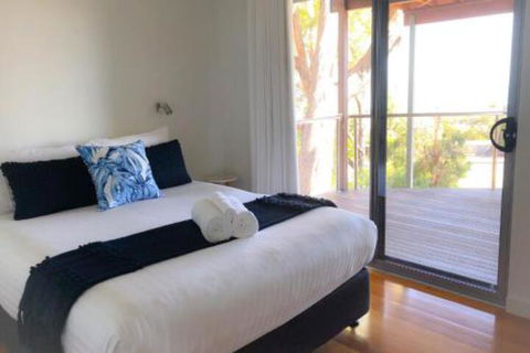 BAY Of FIRES BEACH SHACK Ocean Views From A Modern Beachhouse - Timeshare Accommodation 7