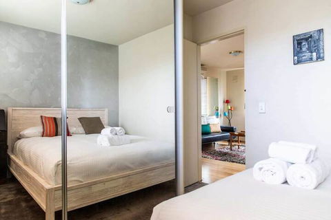 Charming 1 Bedroom Apartment In Vibrant South Yarra - Timeshare Accommodation 5