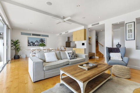 North Facing River Front Stunning Apartment Unit 2 9 Hilton Esplanade - Timeshare Accommodation 6