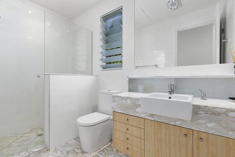North Facing River Front Stunning Apartment Unit 2 9 Hilton Esplanade - Timeshare Accommodation 5