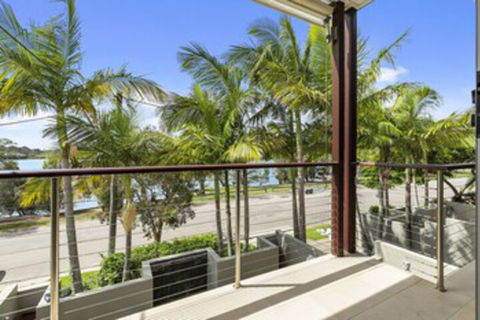 North Facing River Front Stunning Apartment Unit 2 9 Hilton Esplanade - Timeshare Accommodation 0