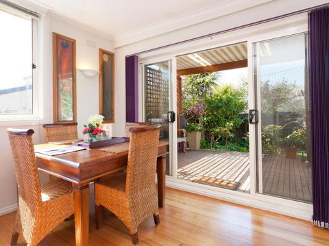 METRES TO THE BEACH MORNINGTON - Timeshare Accommodation 1