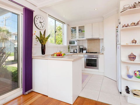 METRES TO THE BEACH MORNINGTON - Timeshare Accommodation 2
