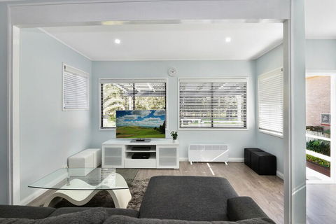 Lakeside Cabin & House - Timeshare Accommodation 5