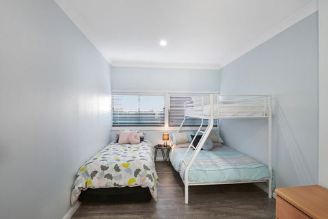 Lakeside Cabin & House - Timeshare Accommodation 7