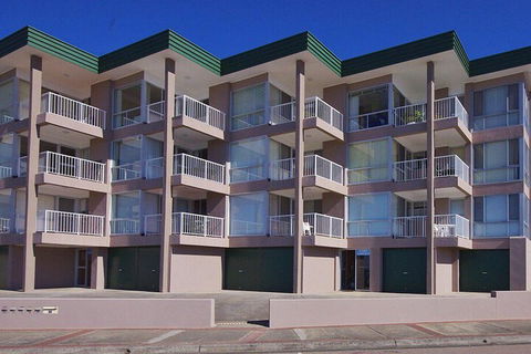 Dolphin Court 12 - Timeshare Accommodation 3
