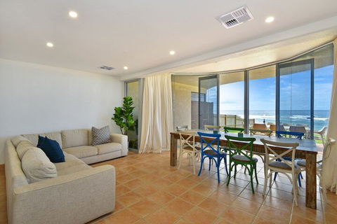 JoeAnne At Blue Bay Absolute Beachfront - Timeshare Accommodation 6