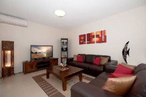 2 Bedroom Apartment Kiah Unit 16 / 53 Victoria Parade - Timeshare Accommodation 2