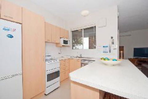 2 Bedroom Apartment Kiah Unit 16 / 53 Victoria Parade - Timeshare Accommodation 4