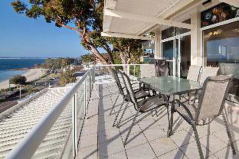 3 Bedroom House Classic View 2 / 49 Victoria Parade FREE WIFI - Timeshare Accommodation 3