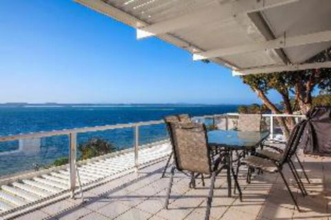 3 Bedroom House Classic View 2 / 49 Victoria Parade FREE WIFI - Timeshare Accommodation 0