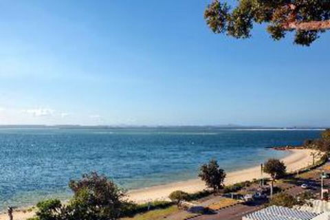 3 Bedroom House Classic View 2 / 49 Victoria Parade FREE WIFI - Timeshare Accommodation 4