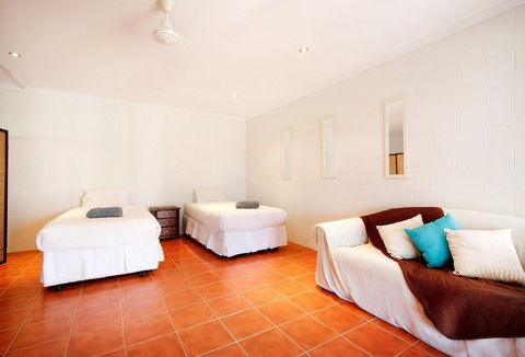 Hideaway Retreat Beach House With Pool - Timeshare Accommodation 4