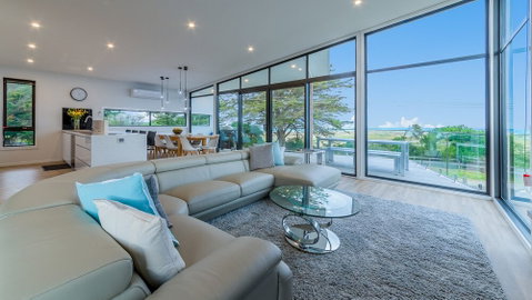 Sweeping Views Free Wifi & Netflix PET Friendly - Timeshare Accommodation 3