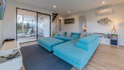 Sweeping Views Free Wifi & Netflix PET Friendly - Timeshare Accommodation 6