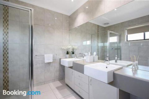 Cypress Townhouse 23 Suite - Timeshare Accommodation 3