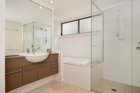 Spectacular Unit Overlooking Pumicestone Passage Welsby Pde Bongaree - Timeshare Accommodation 5