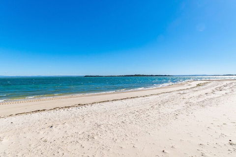Great Views Ground Floor Unit Clearview Apartments South Esplande Bongaree - Timeshare Accommodation 7