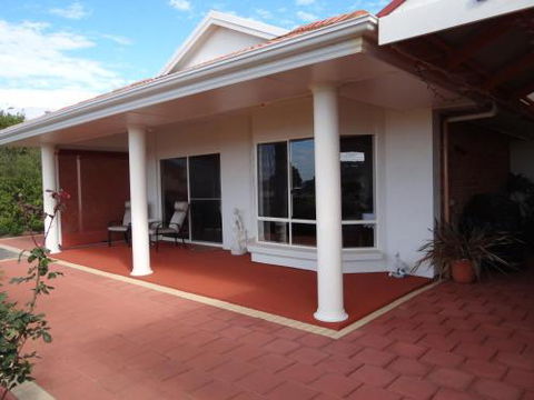 Close Encounters Bed & Breakfast - Timeshare Accommodation 0