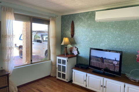 Whispering Palms - Timeshare Accommodation 2